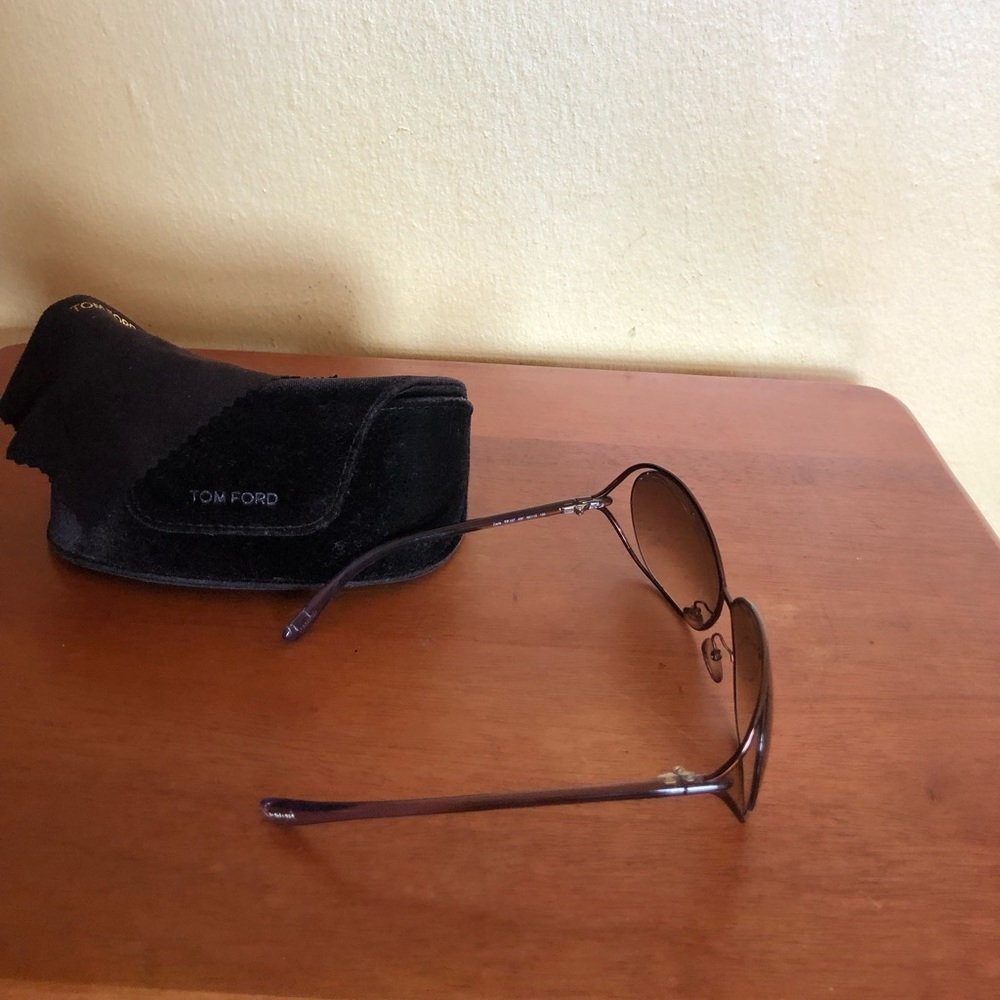 Tom Ford shades with case - Picture 2 of 7